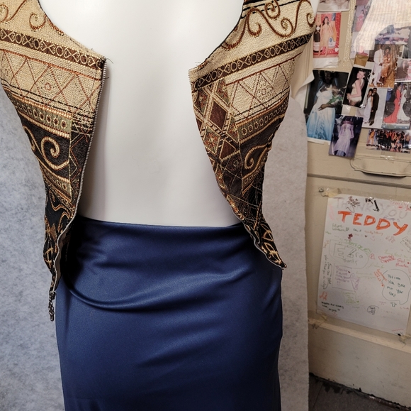 Beautiful woven vest style top - Picture 3 of 5